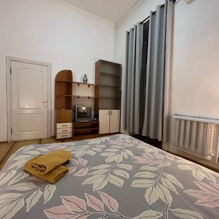 Apartment In The Historic Center Kyiv Exterior photo