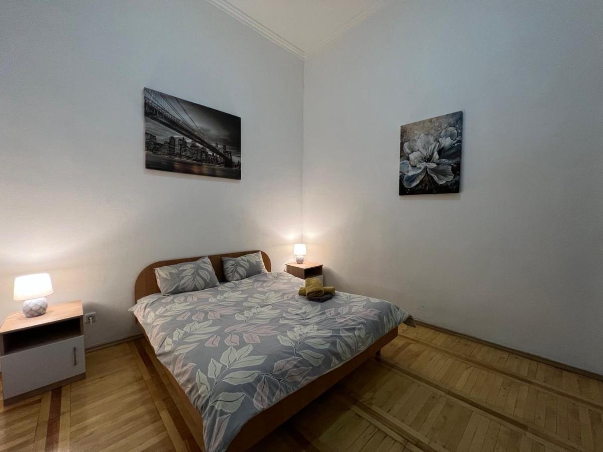 Apartment In The Historic Center Kyiv Exterior photo