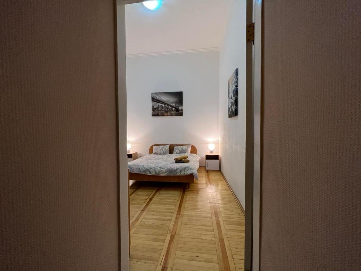 Apartment In The Historic Center Kyiv Exterior photo