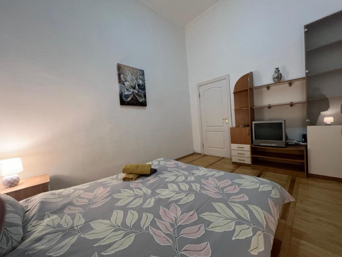 Apartment In The Historic Center Kyiv Exterior photo